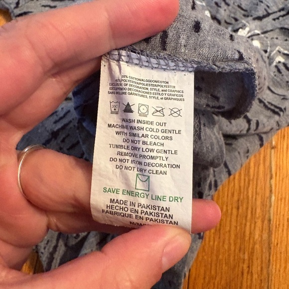 NFL Team Apparel Patriots V-Neck Tee - Picture 5 of 6